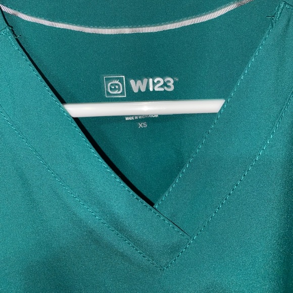 NWOT Hunter Green Scrub Top - Picture 2 of 3